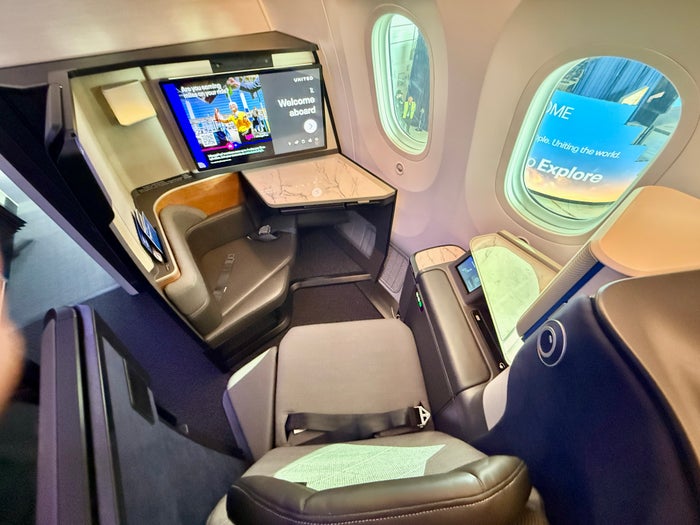 United 787 9 Elevated Polaris Studio Pverview Wide Angle United 787 9 Elevated Polaris Studio Pverview Wide Angle