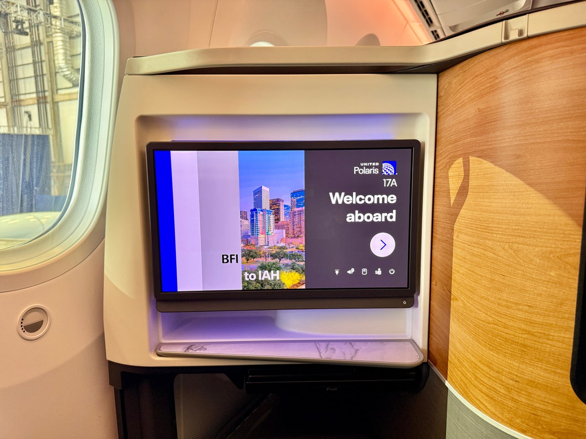 United 787 9 Elevated Polaris Suite IFE Closeup