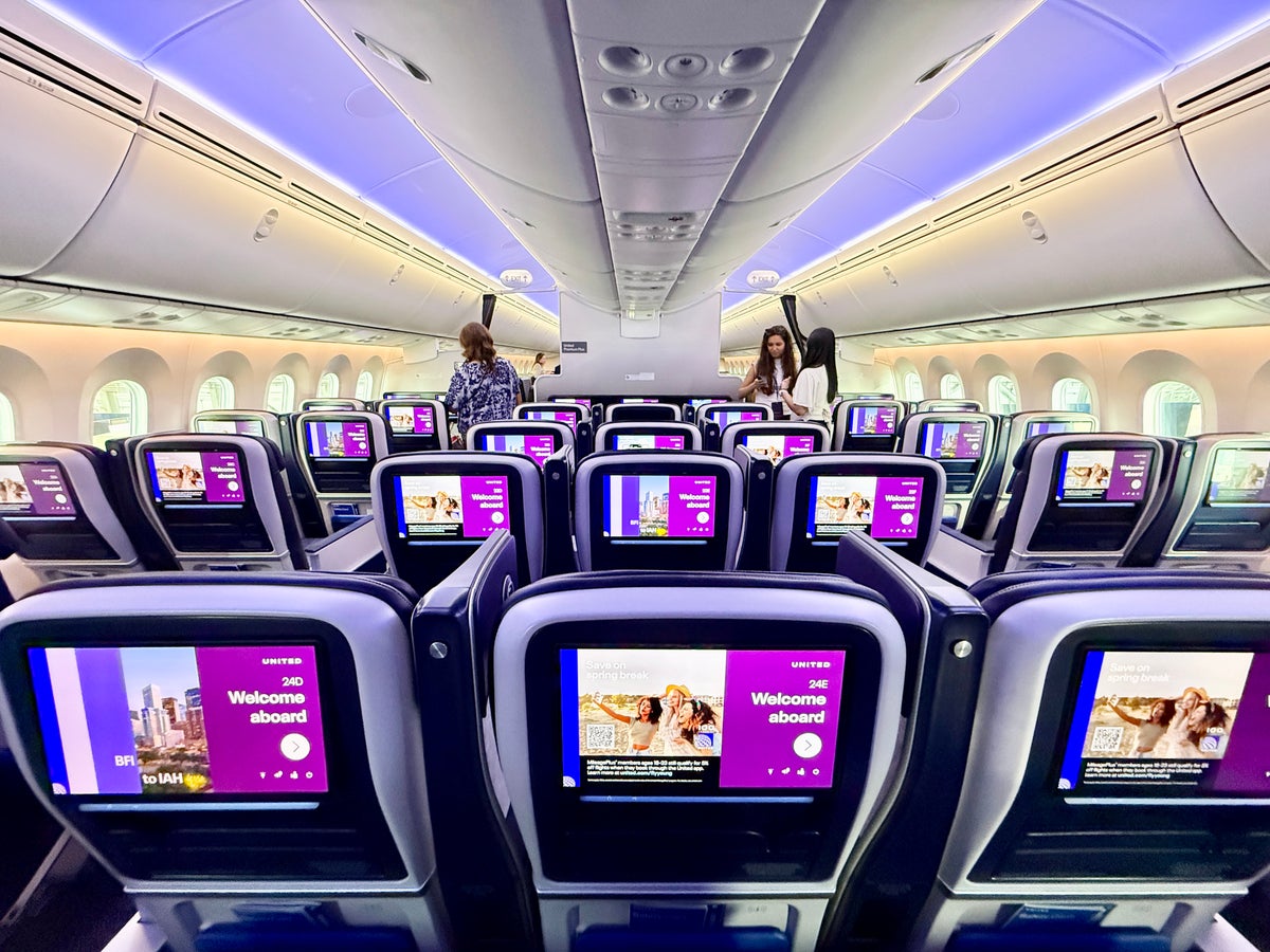 United 787 9 Elevated Premium Plus Cabin Screens On