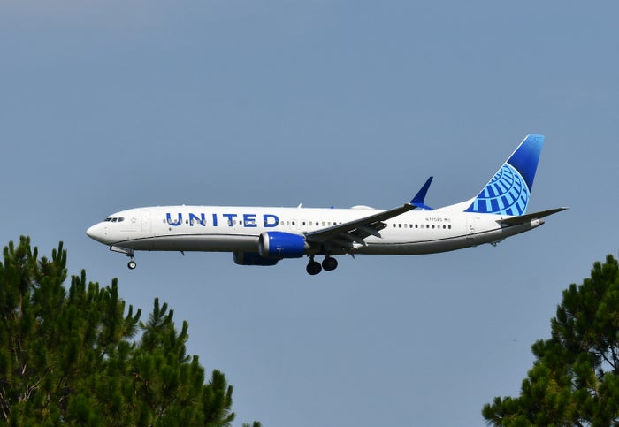 United Airlines 737 Max 9 Landing MCO United Airlines 737 Max 9 Landing MCO