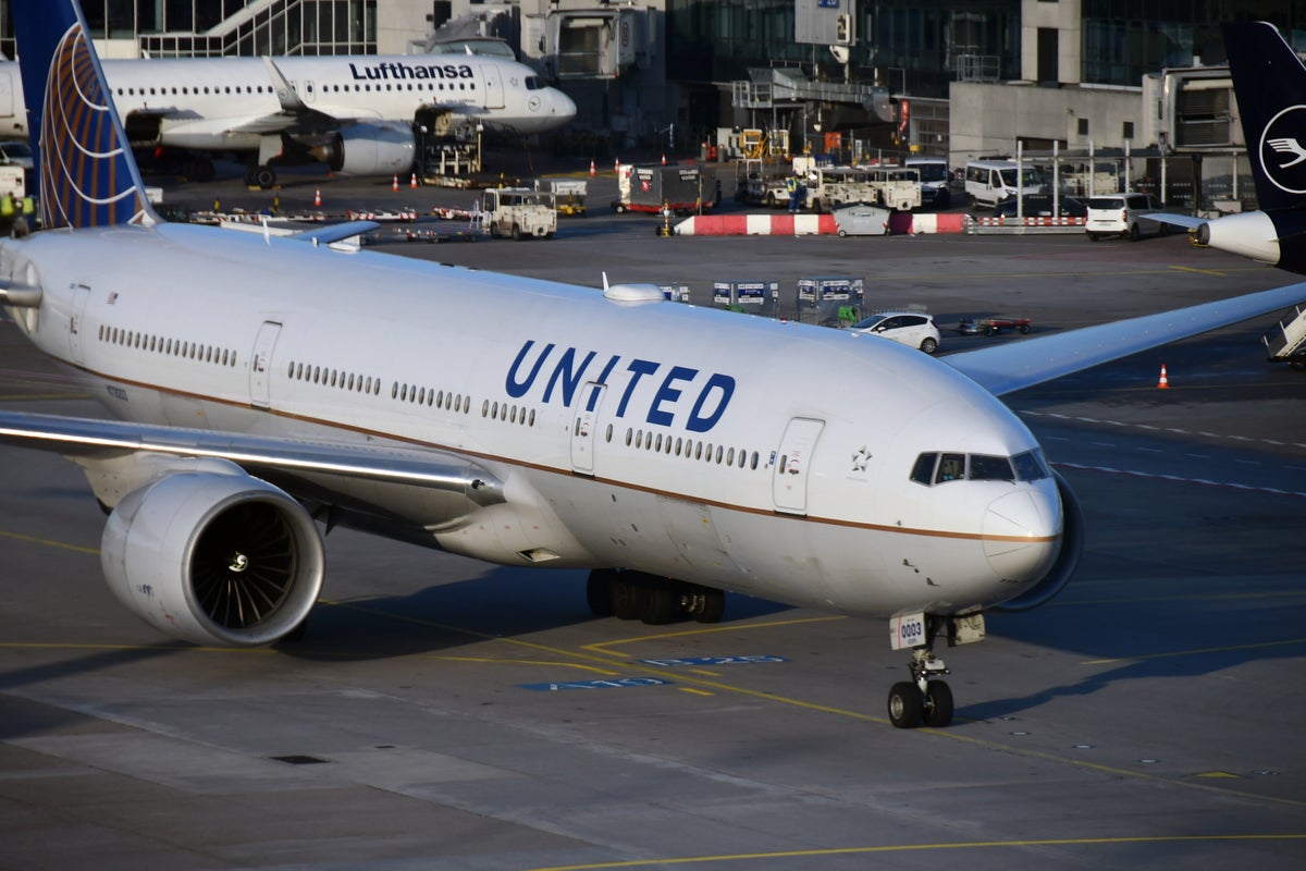 United Airlines 777 200ER Lufthansa Frankfurt T1 closeup