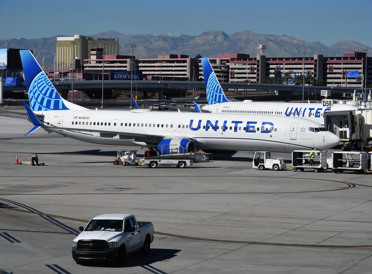 United B737 900ER B757 200 Docked Las Vegas