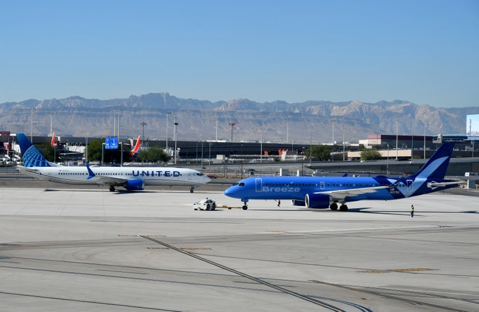 United B737 Max 9 Breeze A220 Las Vegas