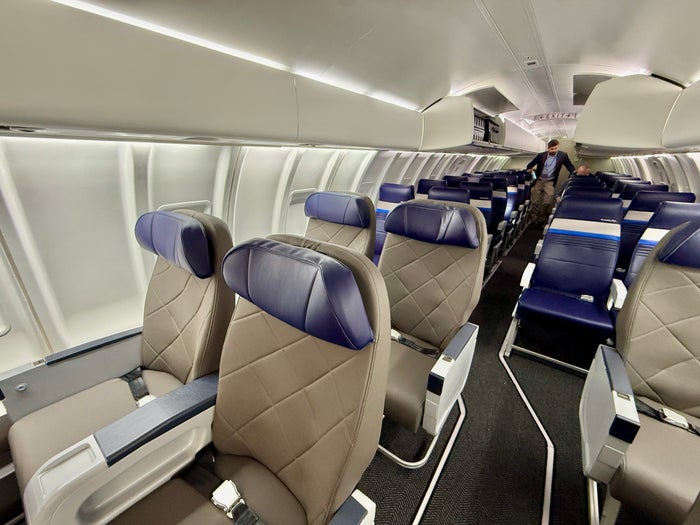 United CRJ450 Cabin
