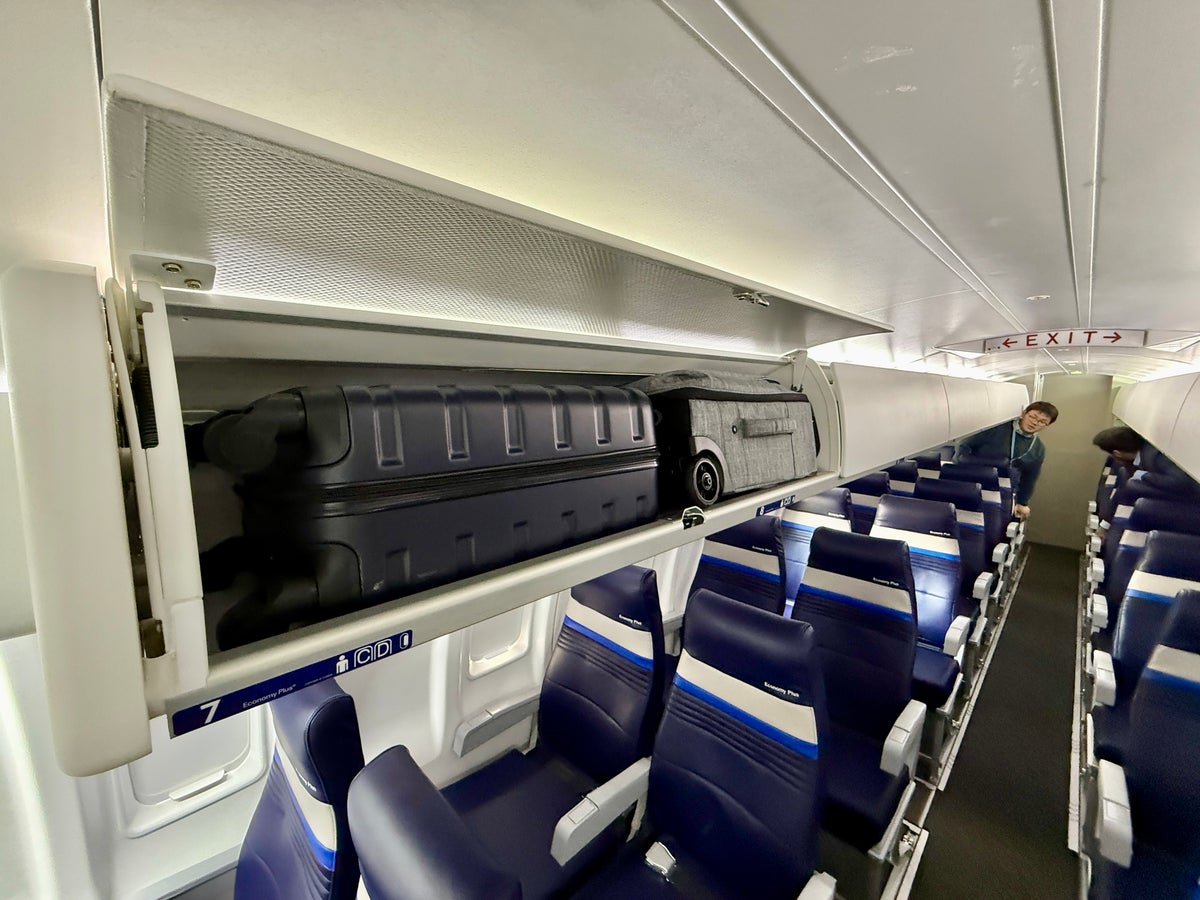 United CRJ450 Economy Overhead Bins