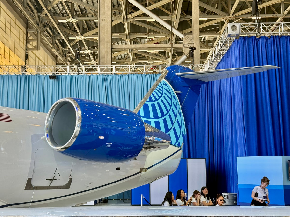 United CRJ450 Exterior Rear