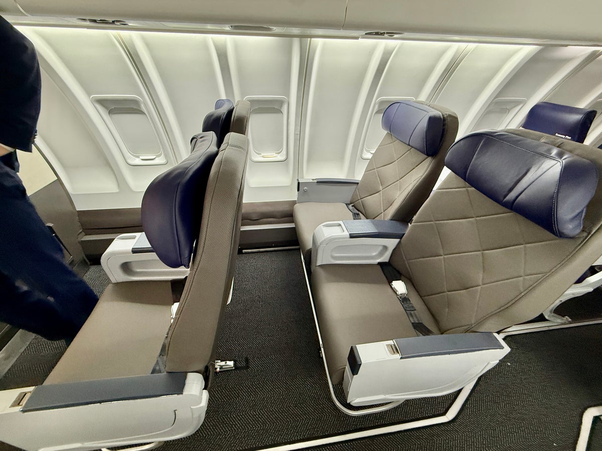 United CRJ450 First Class 2 2 Seats