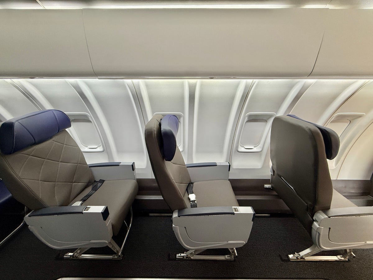 United CRJ450 First Class Solo Seats