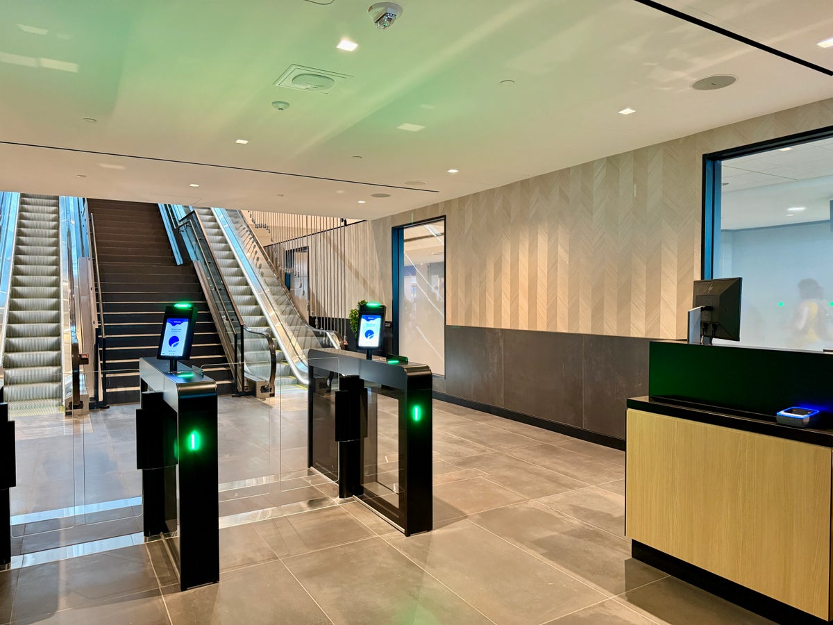 United Club Denver B West Check in