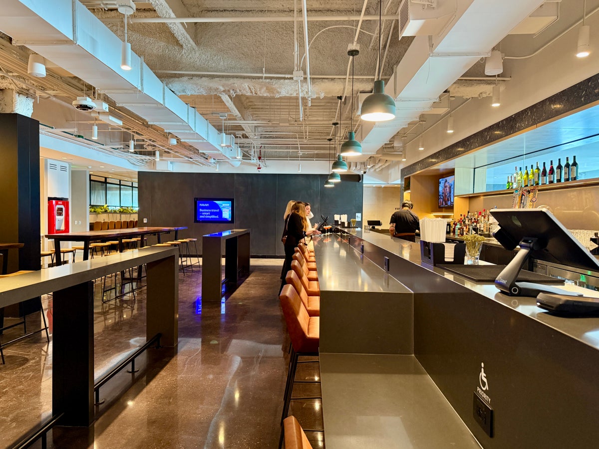 United Club Denver B West Level 3 Bar