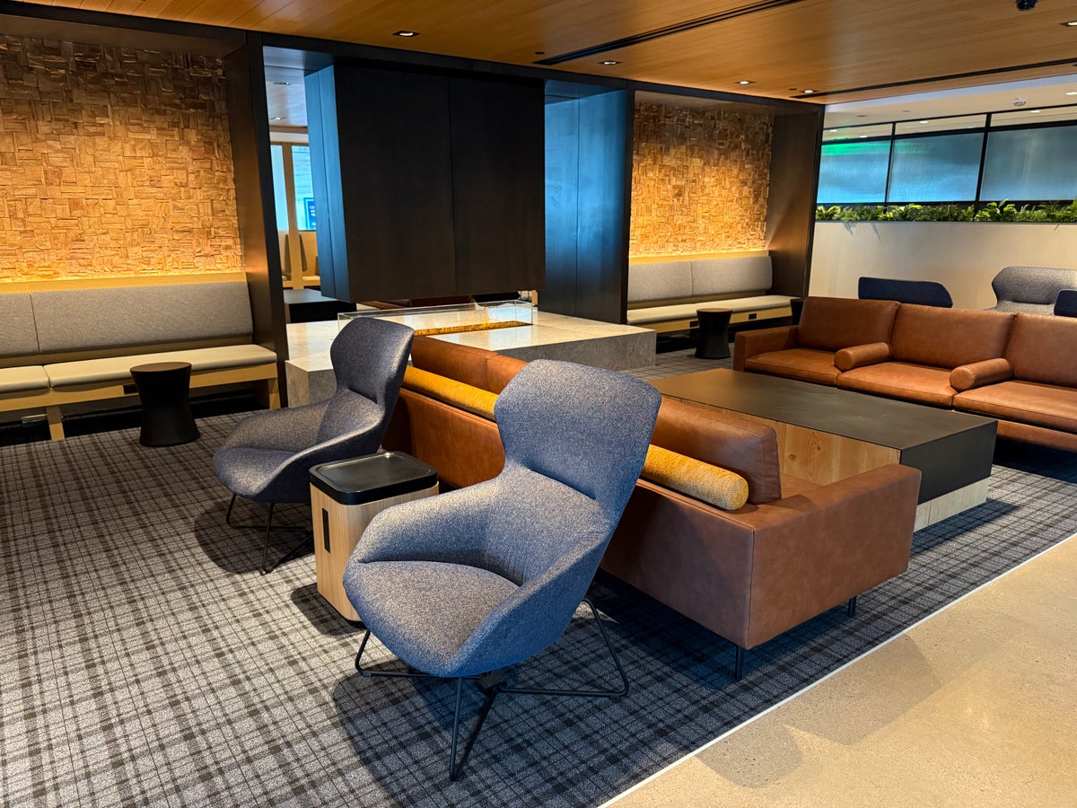 United Club Denver B West Level 3 Fireplace Seating