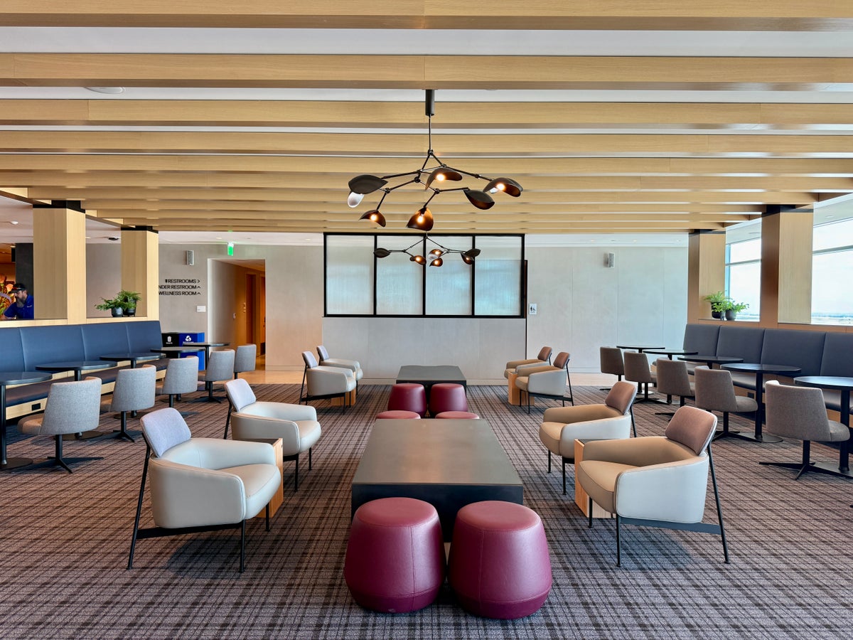 United Club Denver B West Level 4 Bar Seating