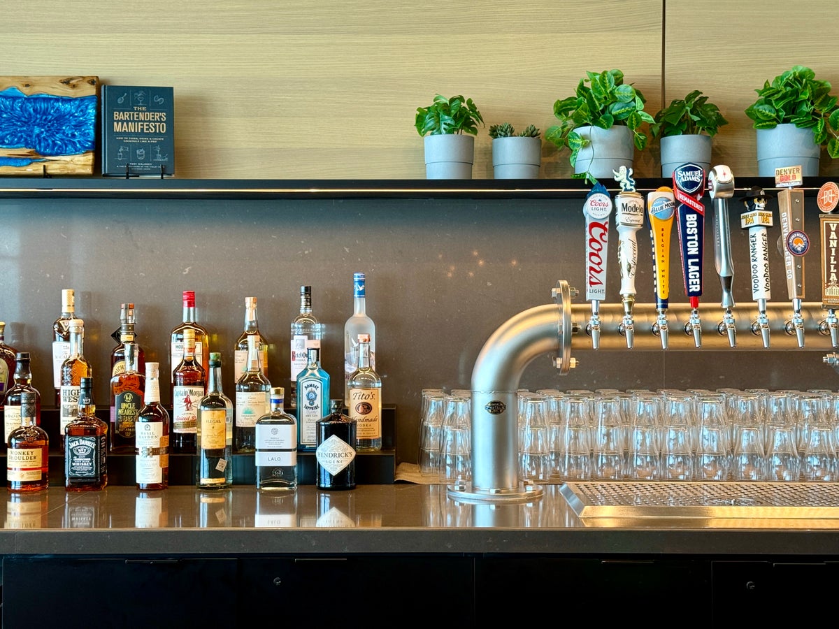 United Club Denver B West Level 4 Bar Selection