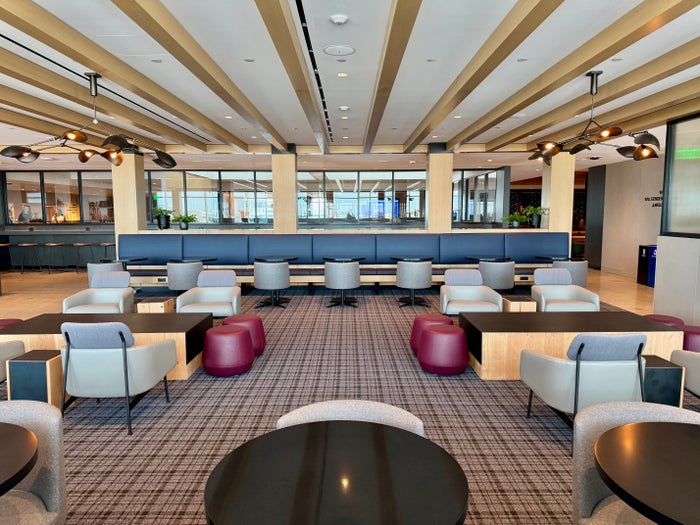 United Club Denver B West Level 4 Seating Options United Club Denver B West Level 4 Seating Options
