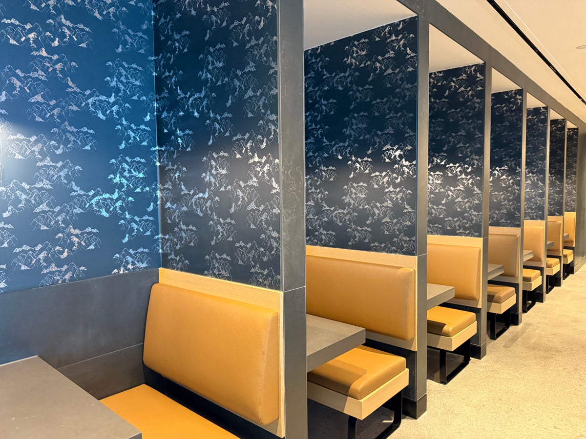United Club Denver B West Mountain Wallpaper