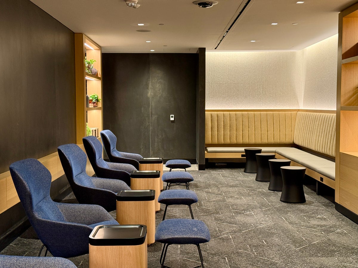 United Club Denver B West Relaxation Seating