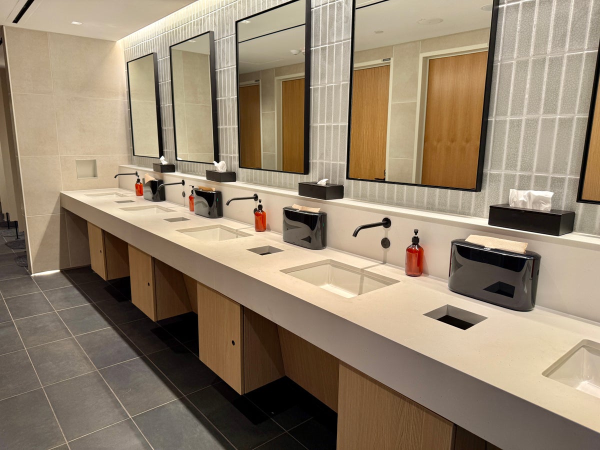 United Club Denver B West Restroom Vanity