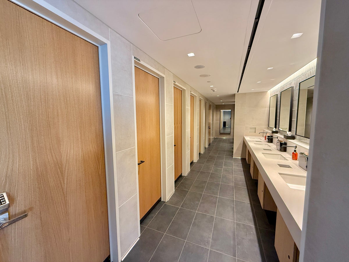 United Club Denver B West Restroom