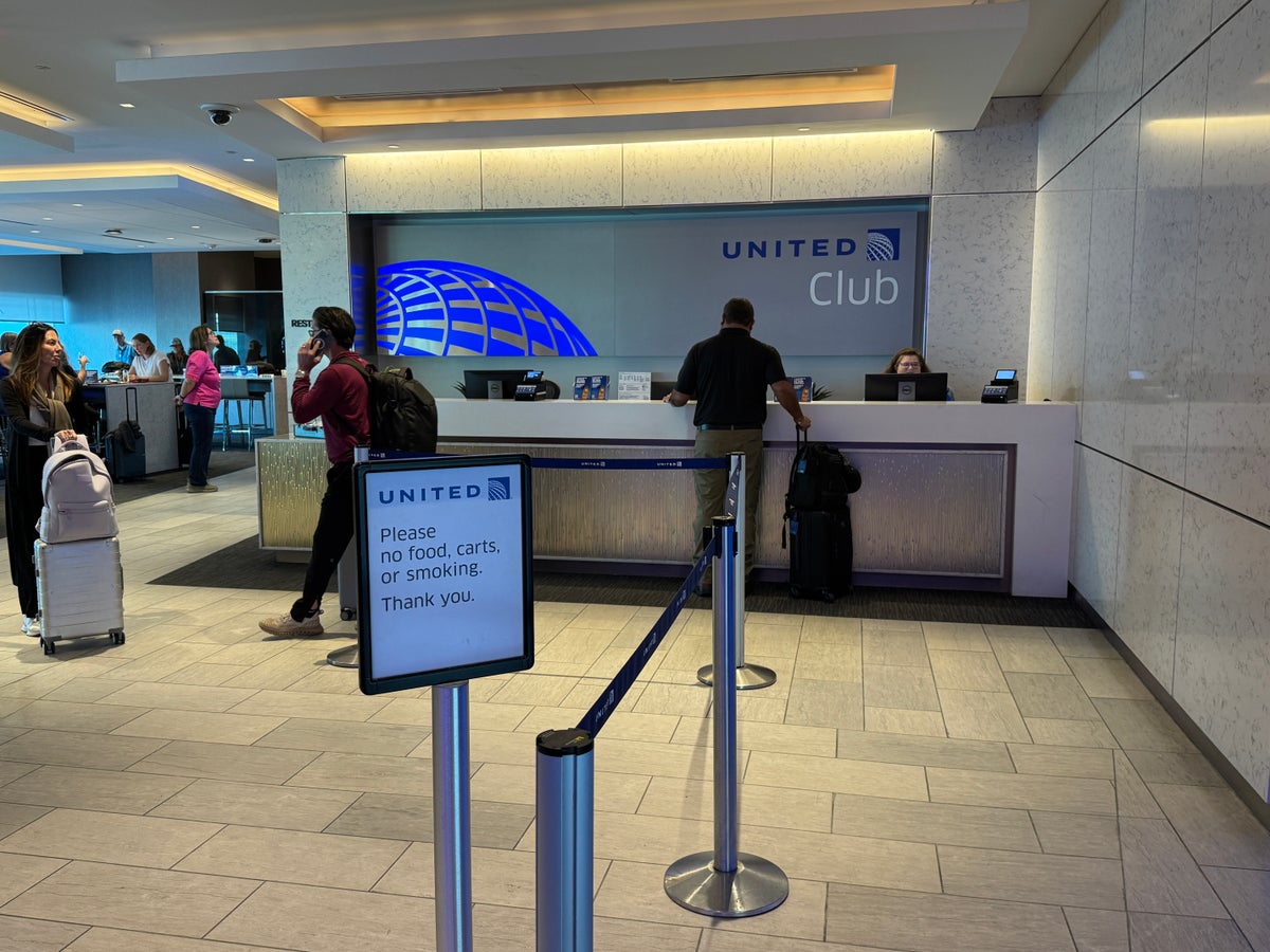 United Club IAH TC check in queue