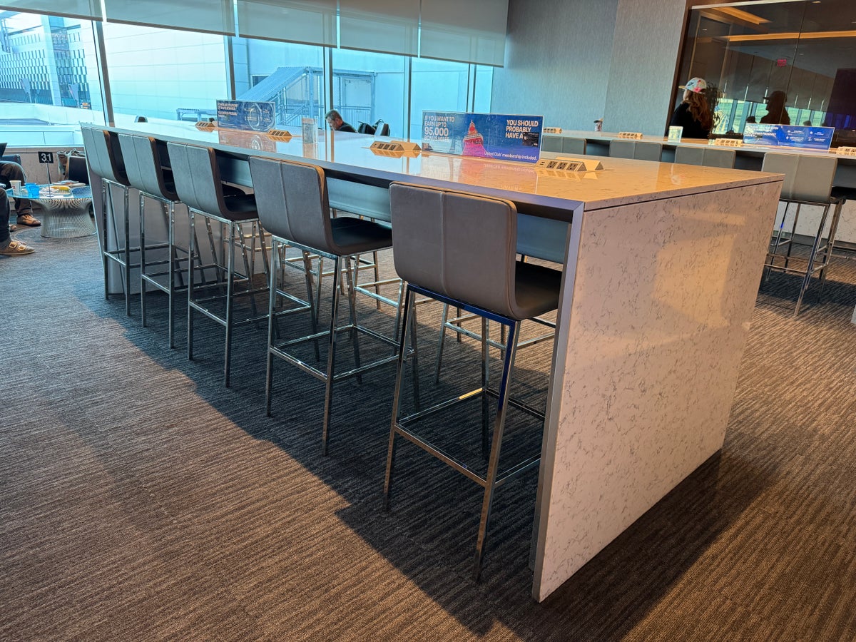 United Club IAH TC high top table