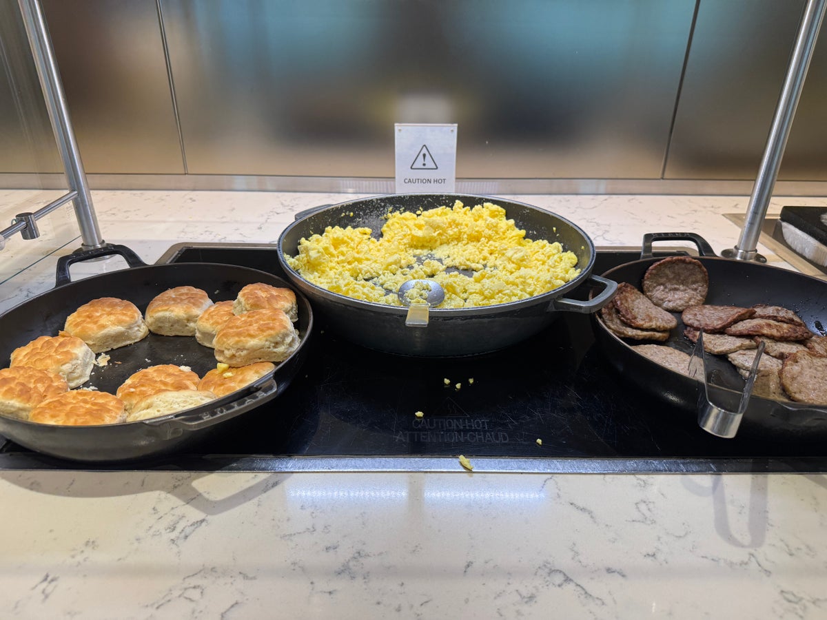 United Club IAH TC hot bar