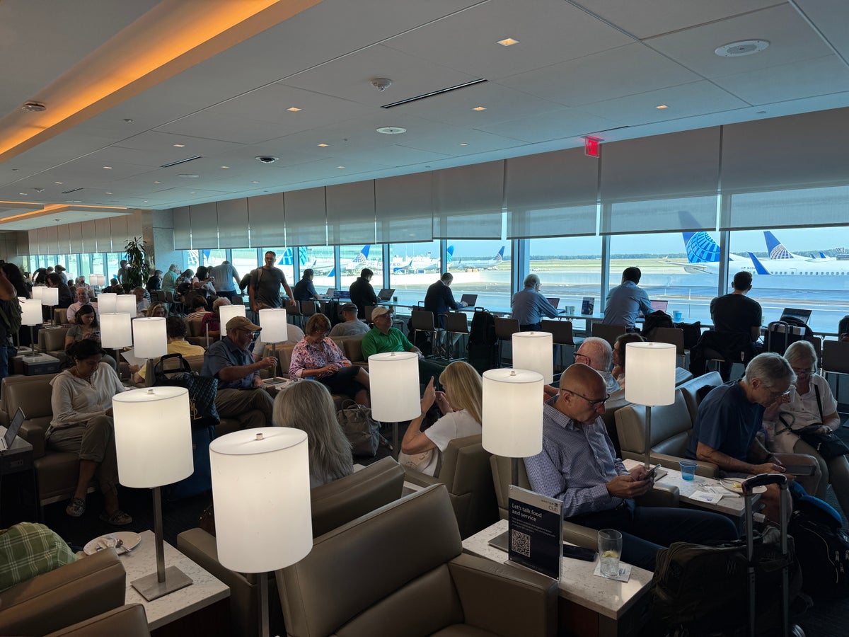 Review of the United Club at Houston Terminal C North: What You Need To Know Before Visiting