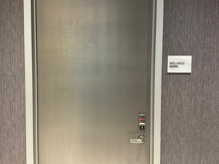 United Club IAH TC wellness room