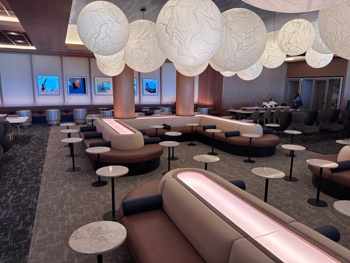 Full List of Airport Lounges at Houston’s George Bush Intercontinental Airport [IAH]