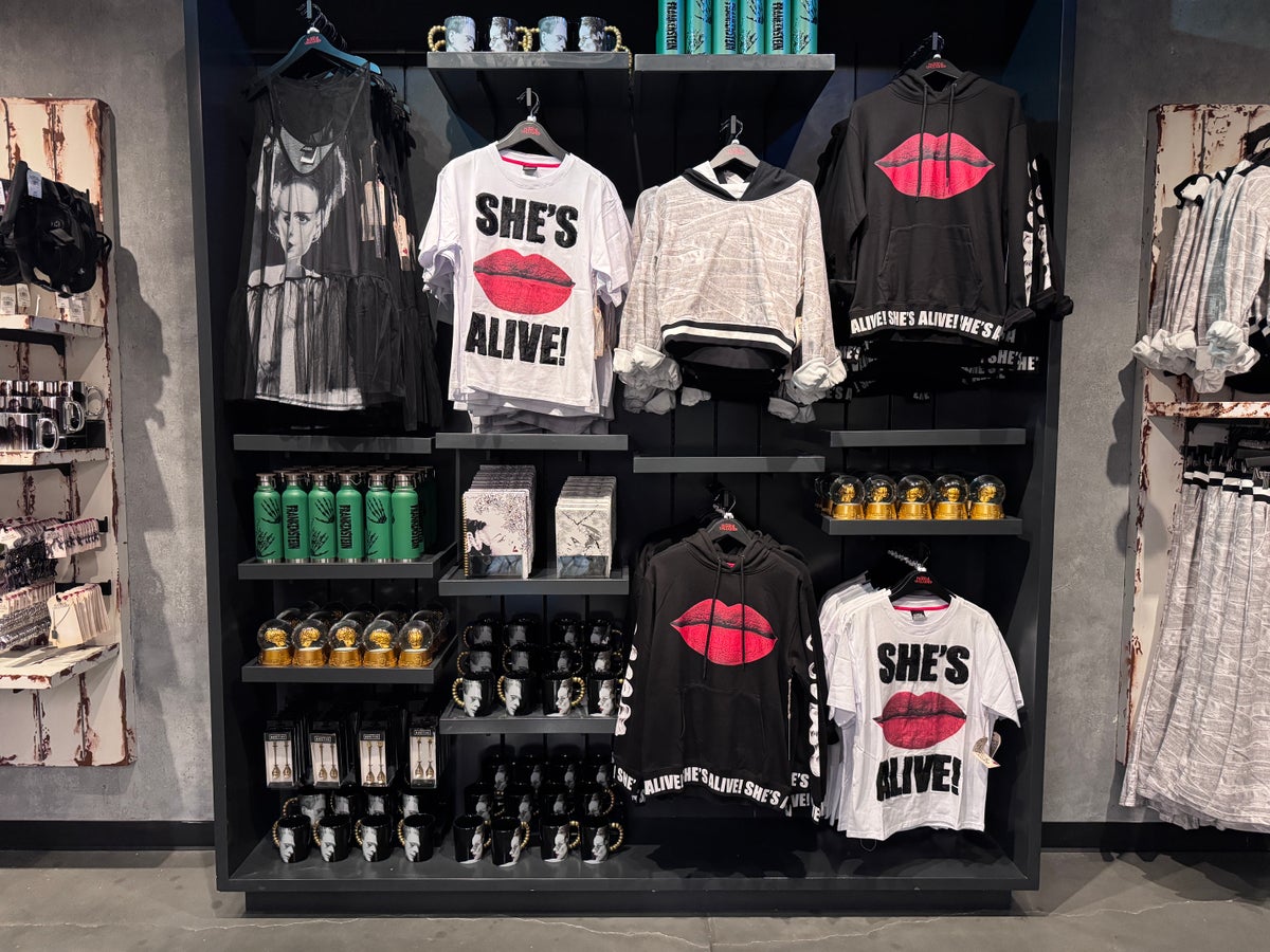 Universal Horror Unleashed Las Vegas Bride of Frankenstein retail