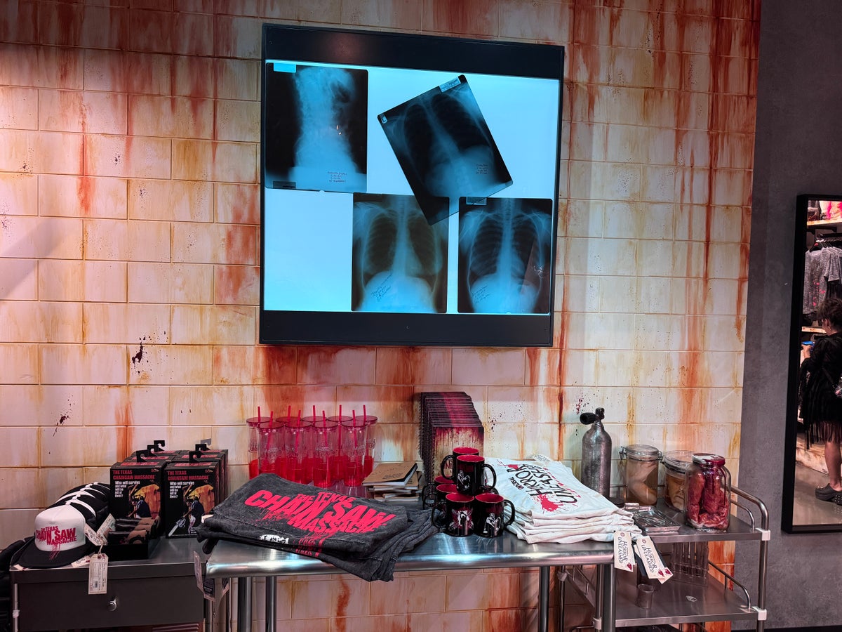 Universal Horror Unleashed Las Vegas Texas Chainsaw Massacre retail