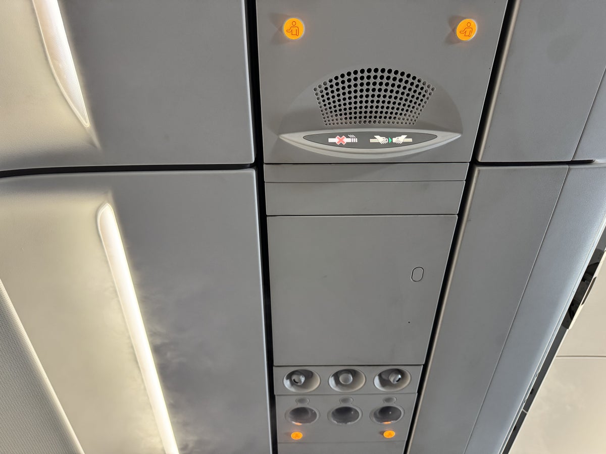 Viva Aerobus A320 Overhead Panel