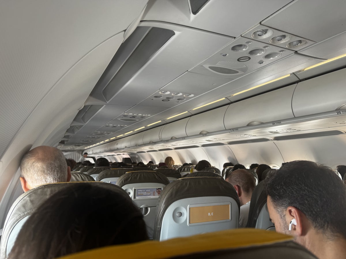 Vueling A321 BIO BCN Cabin Overview