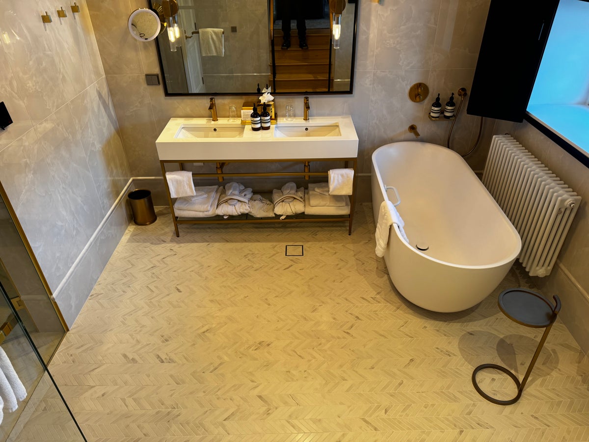 Waldorf Astoria Helsinki bathroom