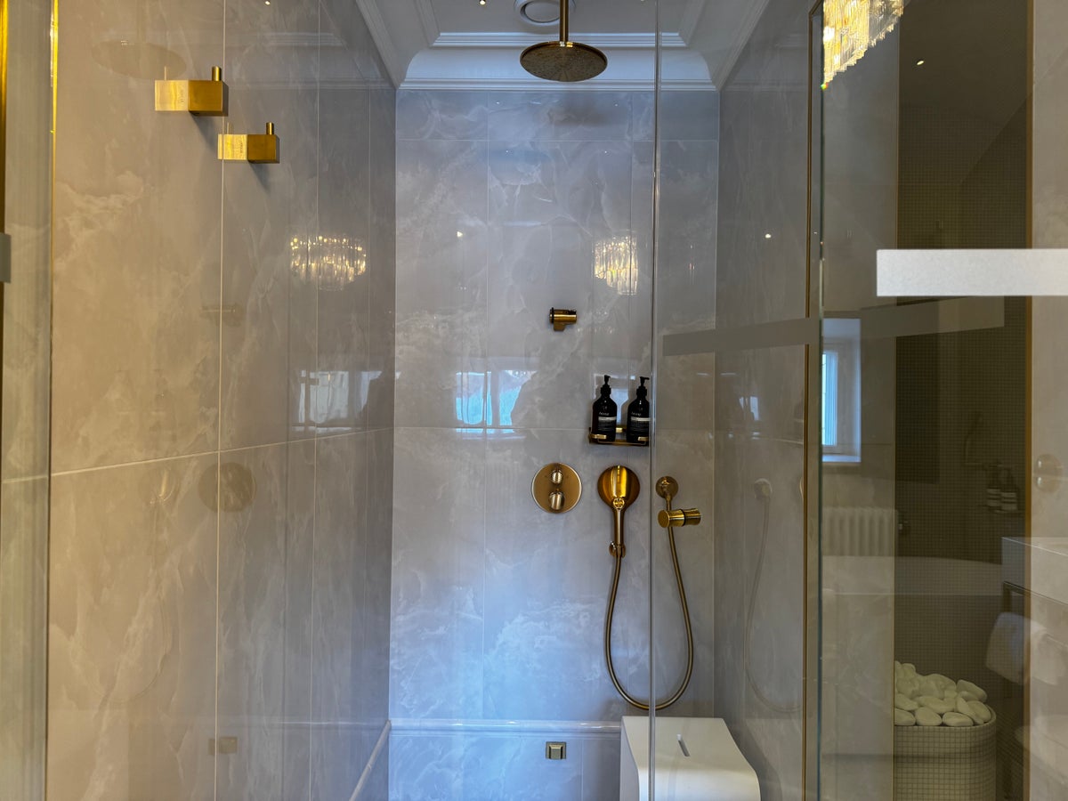 Waldorf Astoria Helsinki shower