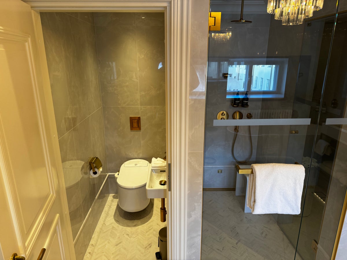 Waldorf Astoria Helsinki toilet shower