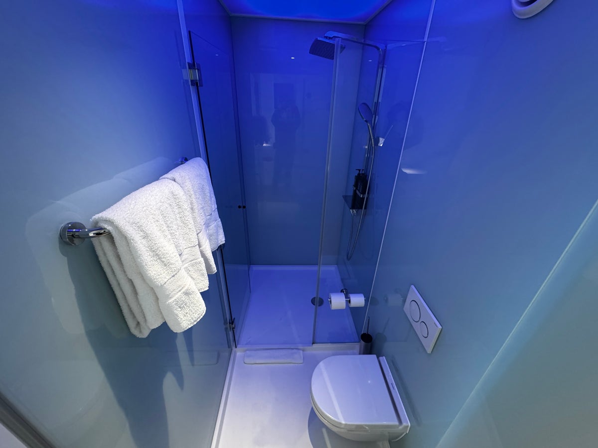 citizenM Copenhagen Radhuspladsen bathroom