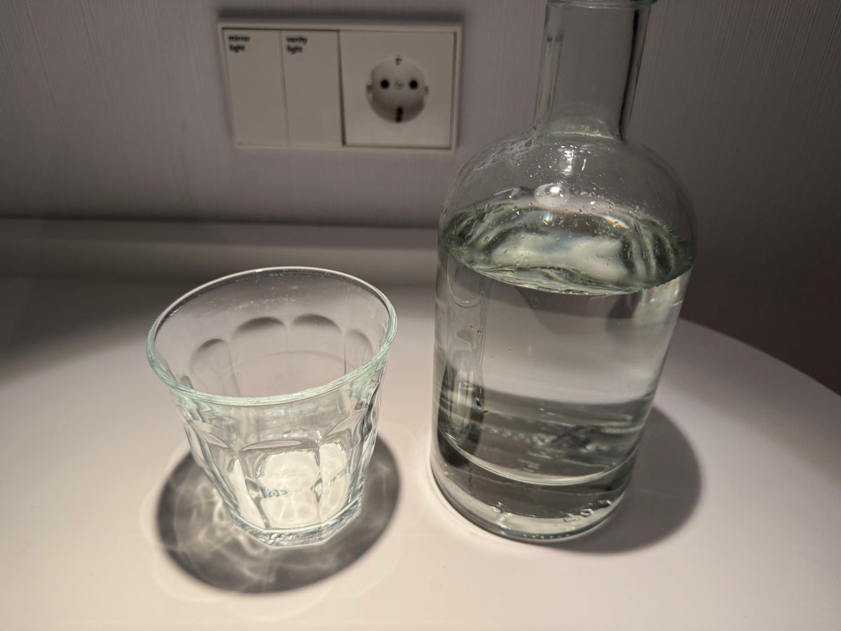 citizenM Copenhagen Radhuspladsen bedroom water citizenM Copenhagen Radhuspladsen bedroom water