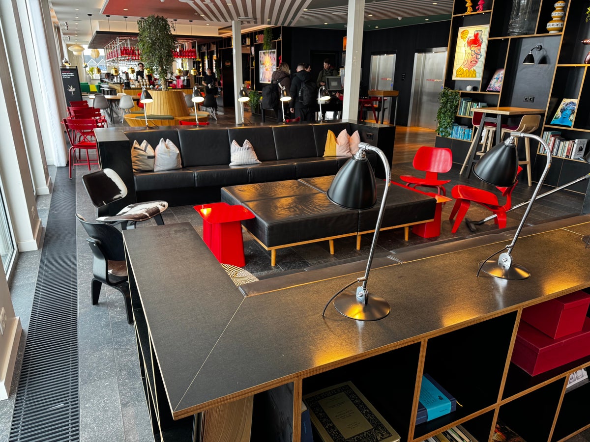 citizenM Copenhagen Radhuspladsen lobby area