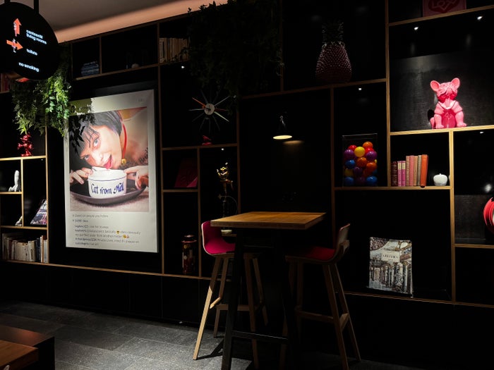 citizenM Copenhagen Radhuspladsen lobby art
