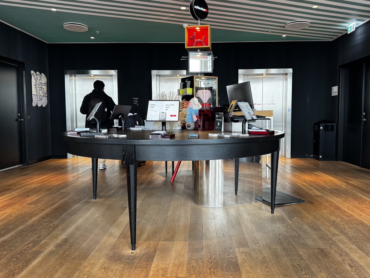 citizenM Copenhagen Radhuspladsen reception area