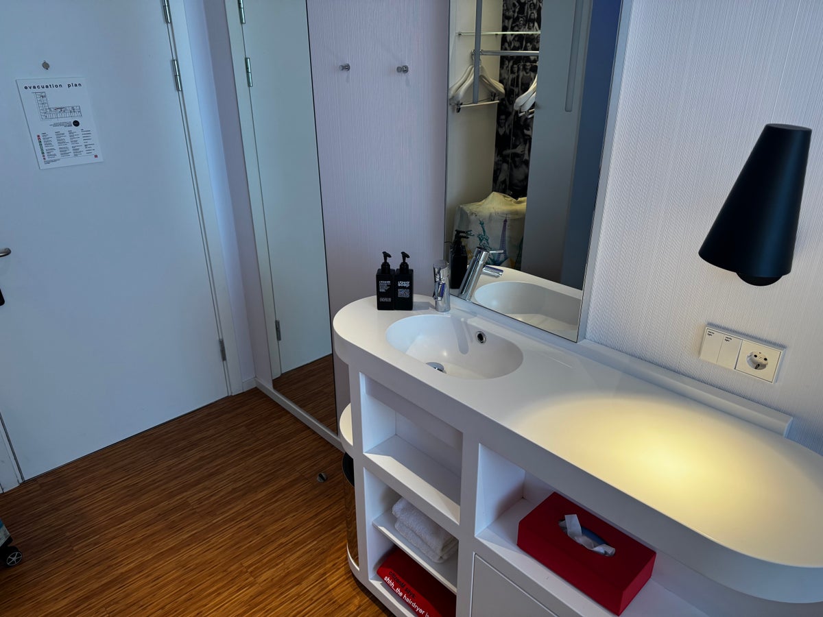 citizenM Copenhagen Radhuspladsen sink locoation