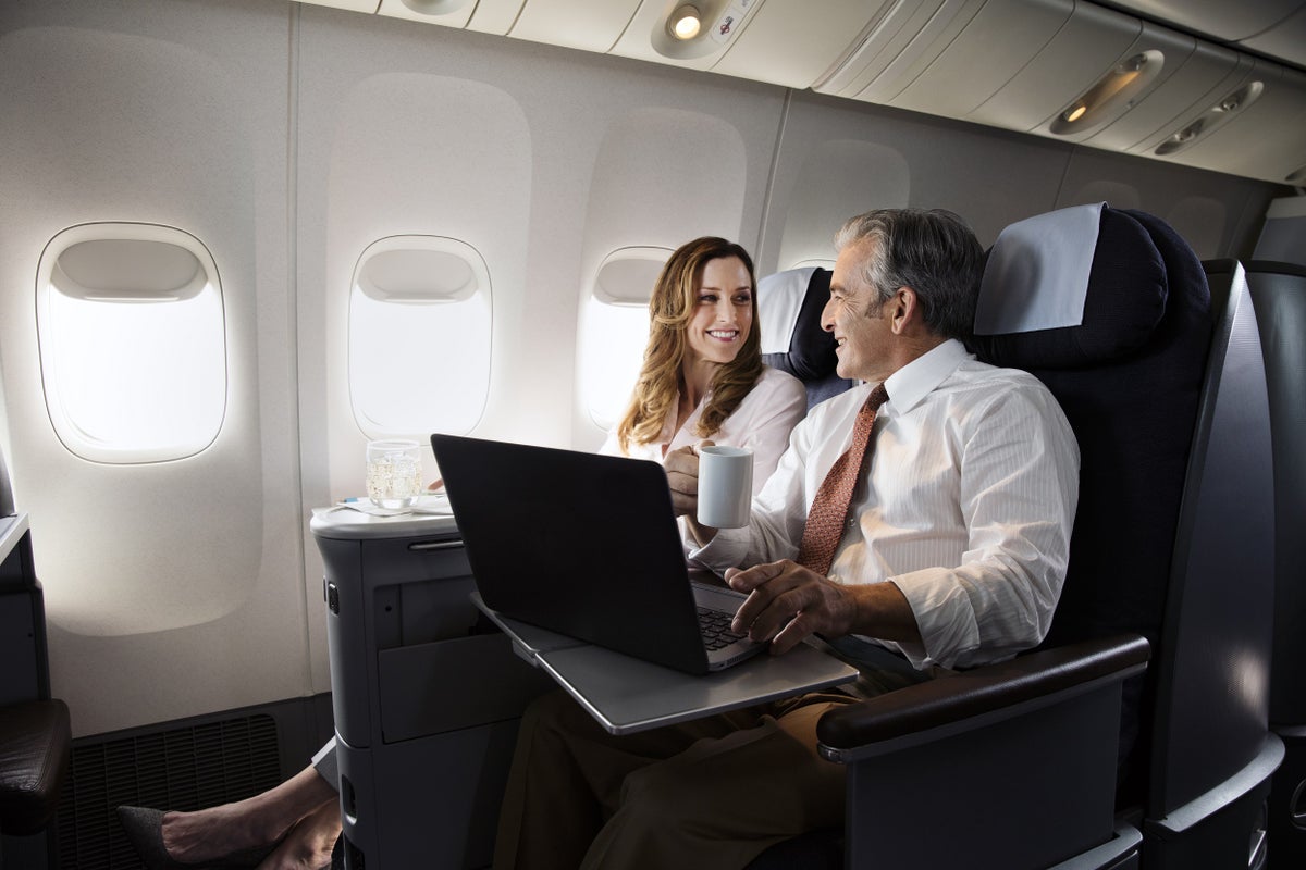 How To Upgrade to Business/First Class on United Airlines Flights