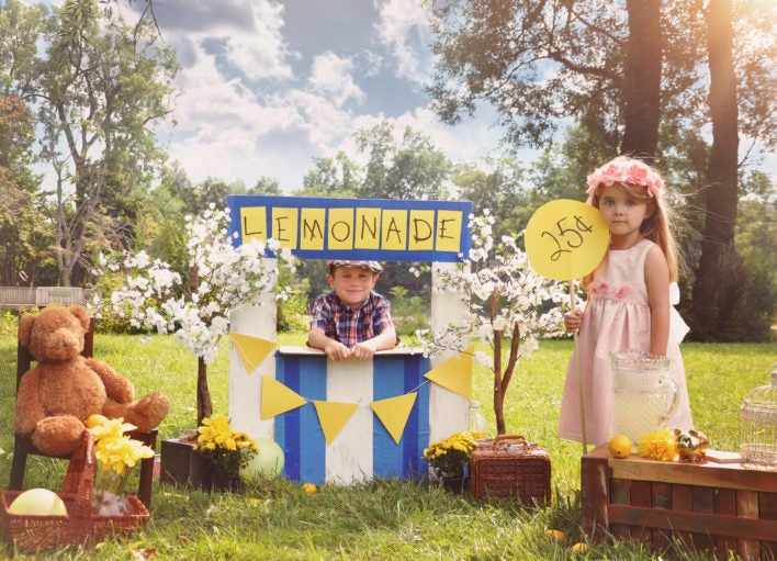 children lemonade stand