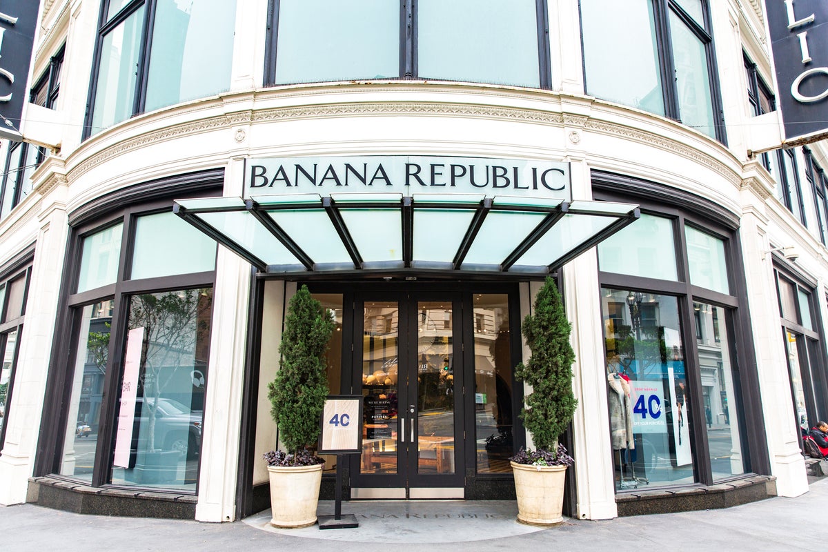The Banana Republic Credit Cards and Rewards Program — Everything You Need to Know