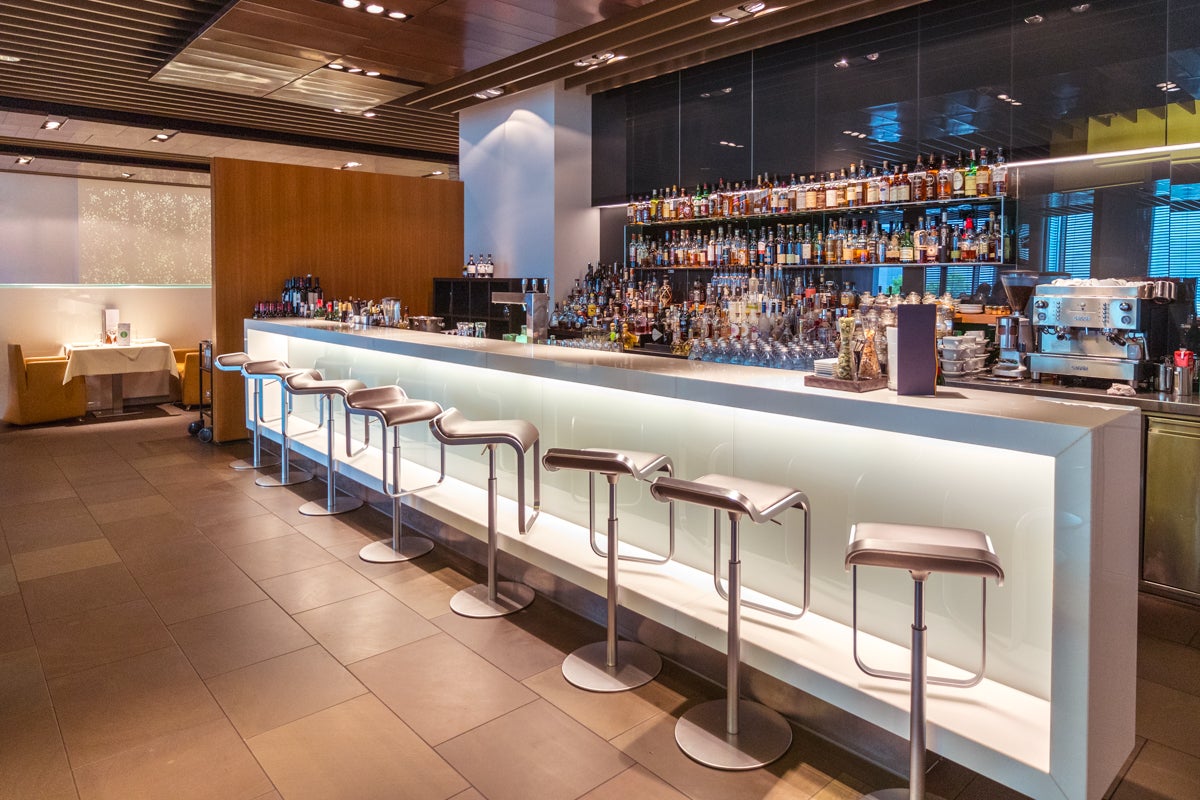 Lufthansa First Class Terminal bar