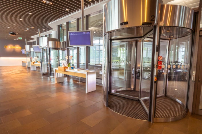 Puerta de la Terminal de Primera Clase de Lufthansa