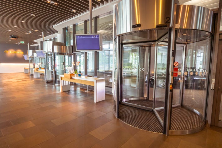 Porte du terminal de première classe de Lufthansa