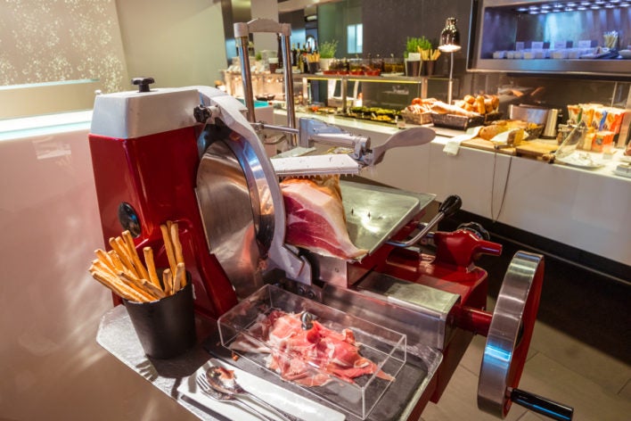 Buffet de l'aérogare de première classe de la compagnie Lufthansa