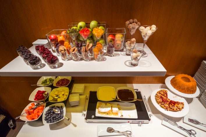 Agare de première classe de la compagnie Lufthansa - Buffet de desserts