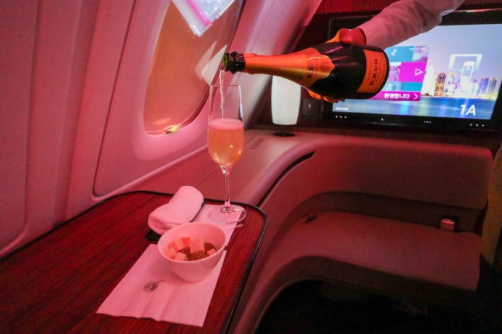  Champagne Qatar Airways 